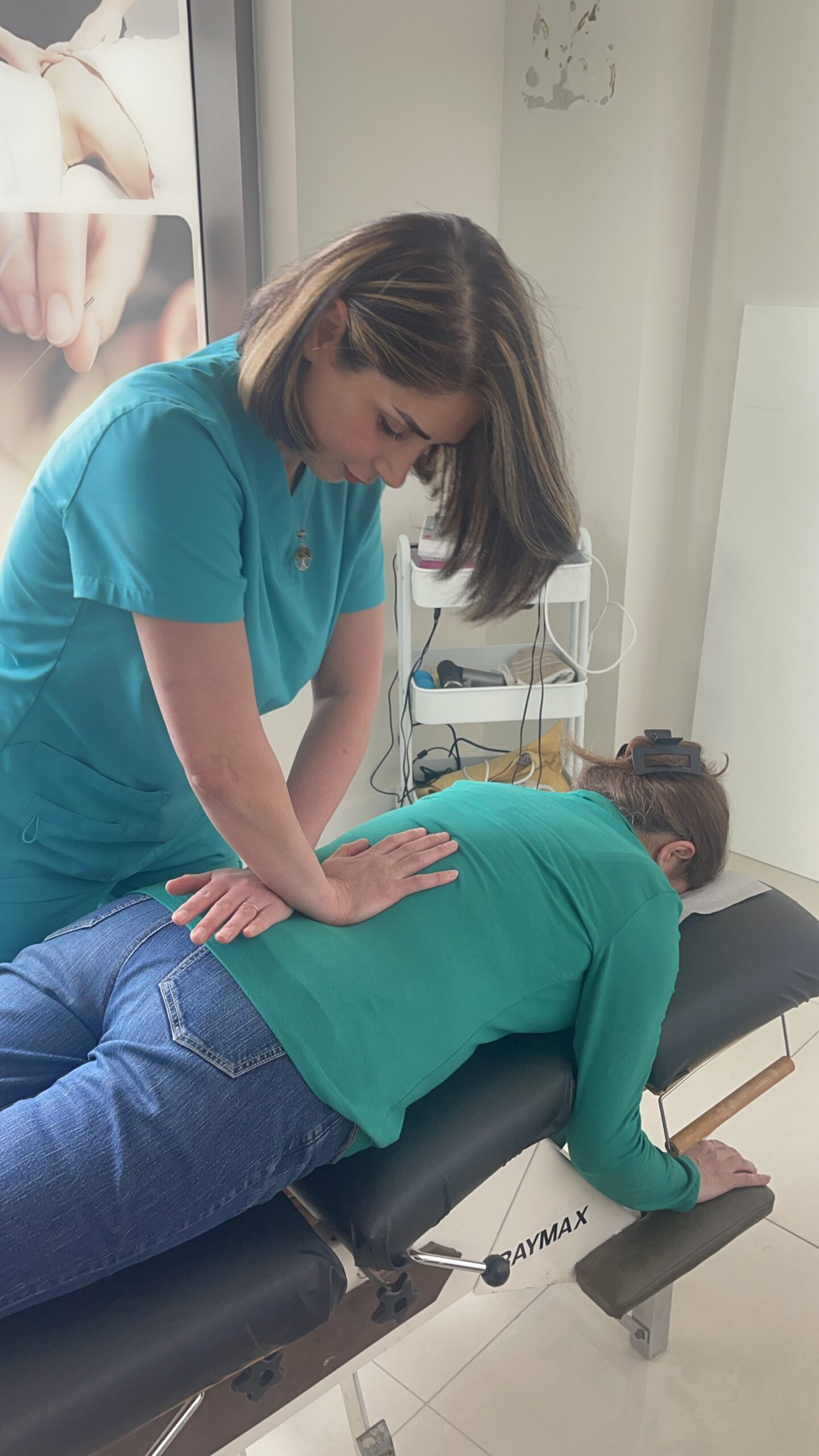 Practitioner assessing a patient, identifying source of pain