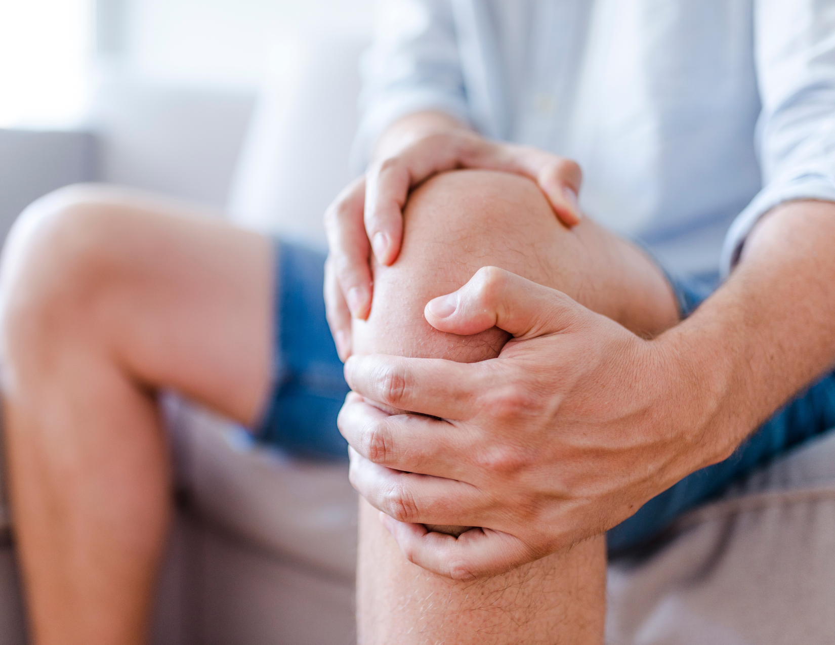 Knee pain treatment at RehabOne Plus Clinic in Thornhill